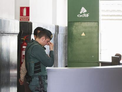 Registro en una sede de Adif en Barcelona durante la Operación Yogui, en 2014.