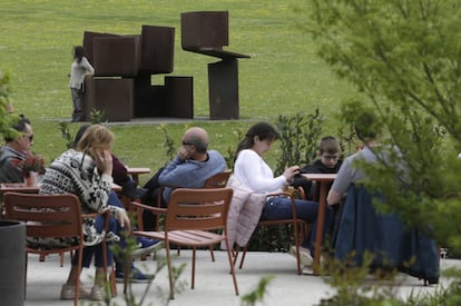 Chillida tenía 78 años cuando murió en 2002 en San Sebastián, su ciudad natal en el País Vasco español.