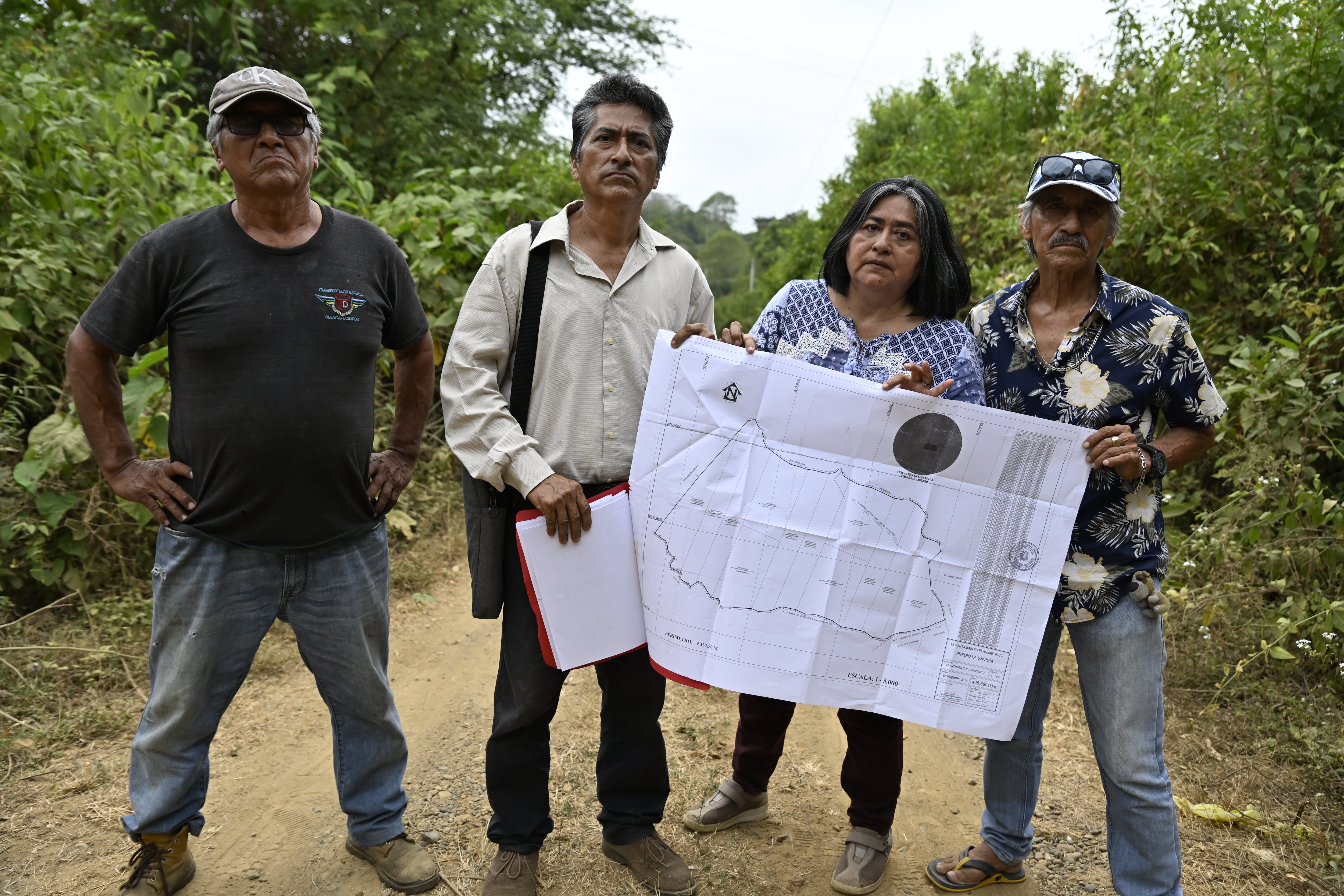 Comuneros protestan por la construcción de cárcel, en Santa Elena, el 21 de junio de 2024.