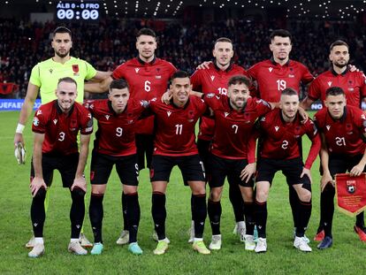 La selección de Albania, en el duelo ante Islas Feroe de clasificación para la Eurocopa.