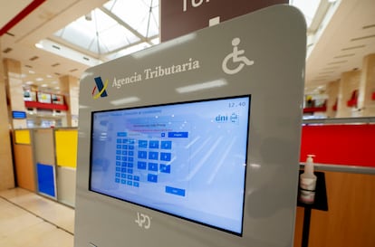 Interior de una oficina de la agencia tributaria.