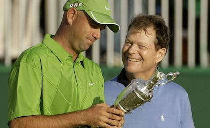 Cink, con el trofeo, y Watson, en 2009.