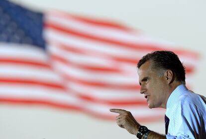 Mitt Romney, durante su mitín en el aeropuerto de Orlando, el 5 de noviembre.