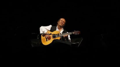 Paco de Luc&iacute;a, durante un concierto en Fuengirola en 2010.