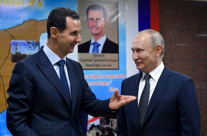 Bachar al Asad junto a Vladímir Putin, durante una visita en Damasco (Siria), en enero de 2020. 