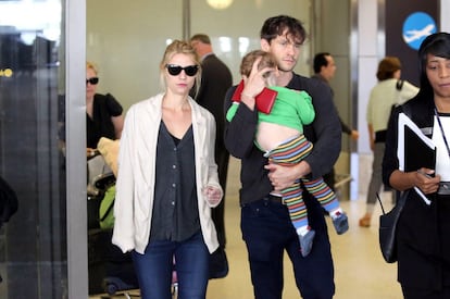 Claire Danes está casada desde 2009 con el también actor Hugh Dancy. En la imagen, el matrimonio con su hijo.