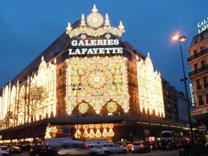 Galerías Lafayette iluminadas en Navidad.