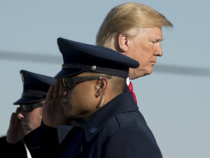 El presidente Donald Trump antes de abordar el Air Force One, Washington. 