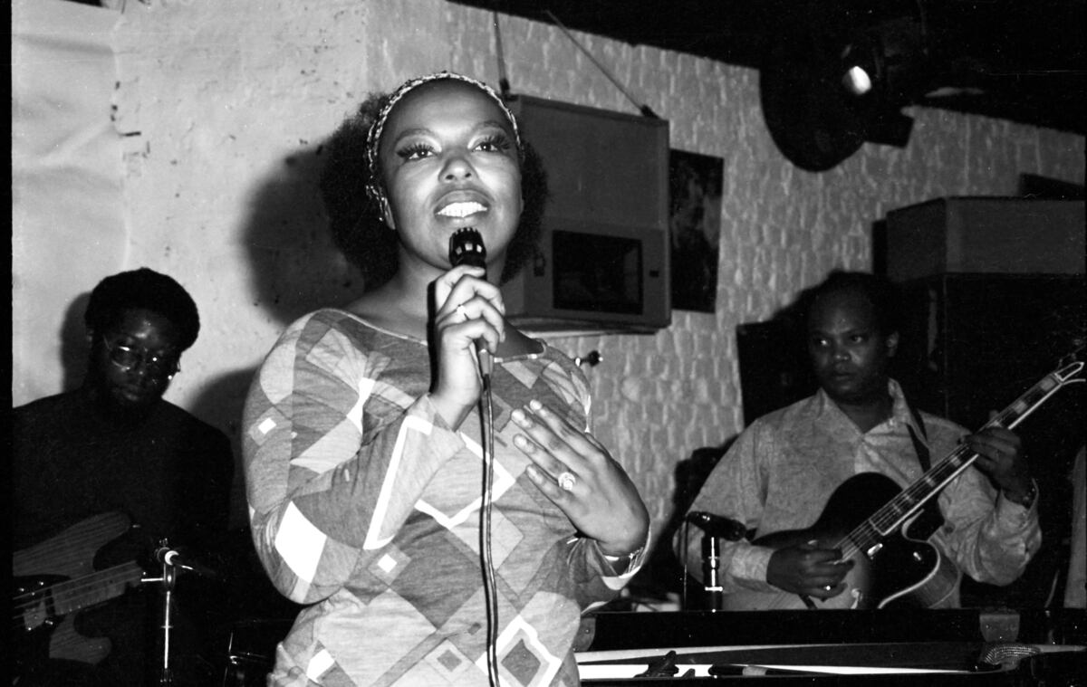 Ficciones: Un cantante / Roberta Flack