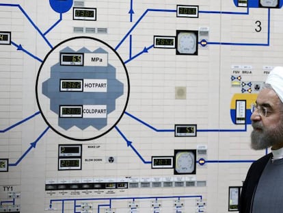 El presidente iraní, Hasan Rohani, de visita en la central nuclear iraní Bushehr en 2015.