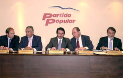 Imagen de la reunión del Comité Ejecutivo del PP, con Aznar, Arenas y Mayor Oreja.