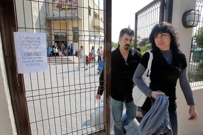 Han pagado un simbólico euro por los víveres adquiridos. Pero no será suficiente ni de lejos para toda la semana. También deberán ir al supermercado de siempre.