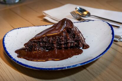 Torta de chocolate en Taberna Maitia