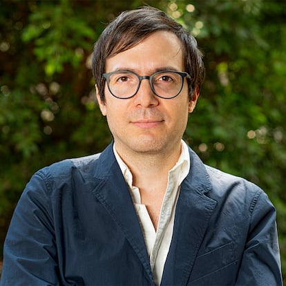 Humberto Beck (Monterrey, México, 1980) es historiador, ensayista y editor. Estudió relaciones internacionales en El Colegio de México y un doctorado en historia intelectual europea en la Universidad de Princeton, y fue investigador postdoctoral en el Kilachand Honors College de la Universidad de Boston.