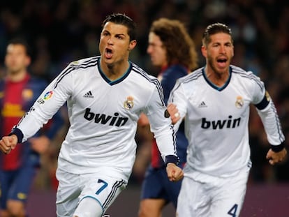 Cristiano Ronaldo celebra el primer gol del partido con Ramos en segundo término.