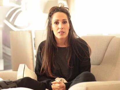 Malú, en una imagen del vídeo en el que anuncia su accidente.