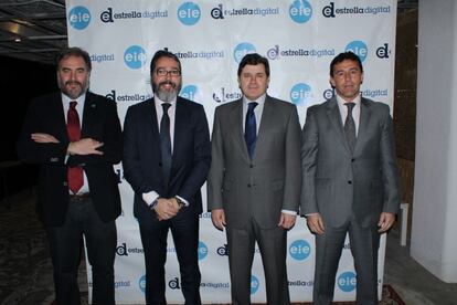 De izquierda a derecha: Joaquín Vidal, director de Estrella Digital, Borja Gutiérrez, el viceconsejero Miguel Ángel Ruiz y César Muñoz.