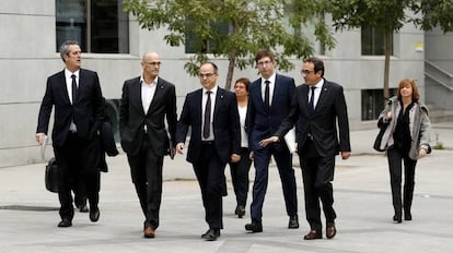 Los exconsejeros llegando a la Audiencia, el 2 de noviembre.