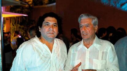 Gast&oacute;n Acurio (izquierda) y Vargas Llosa.