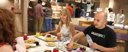 El 33% de las grandes empresas subcontrata el servicio de comedor, según la patronal.