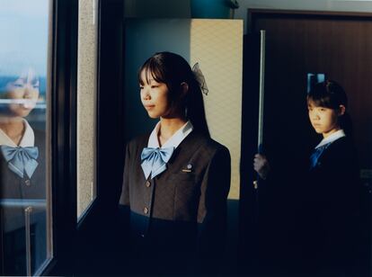 Fotografía de dos adolescentes, por Coco Capitán, una imagen cedida por Kyotographie.