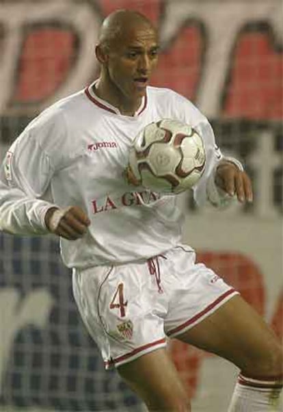 Darío Silva, en un partido con el Sevilla.