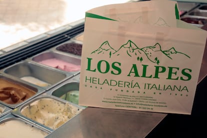 Helados en el mostrador de Los Alpes.