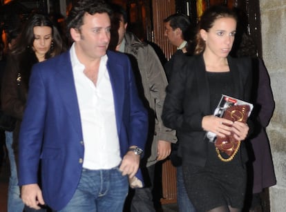 Lo ha confirmado el padre: "Es verdad; esperamos nuestro cuarto hijo y confiamos que esta vez sea una niña". Alejandro Agag no oculta que después de recibir en casa a Alejandro, de 6 años; Rodrigo, de 4 y Pelayo, de 2, a él y a su mujer les gustaría tener una niña. La hija del ex presidente José María Aznar se casó en 2002 en El Escorial en una boda multitudinaria. Tras el enlace la pareja se trasladó a vivir a Londres, aunque pasa muchas temporadas en Madrid.