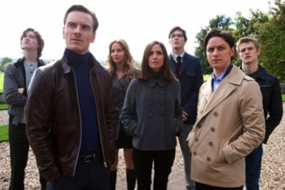El actor James McAvoy, segundo por la derecha, encabeza el reparto de 'X-Men First Class'.