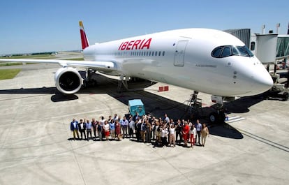 Presentación en Toulouse del nuevo avión de Iberia de la serie A350-900, bautizado en honor del tenor español Plácido Domingo, 