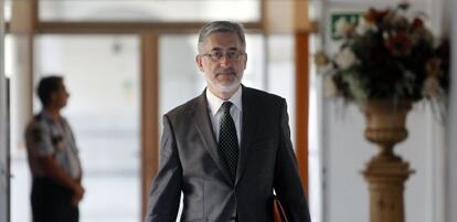 Antonio Ávila se dirige a la comisión de investigación de los ERE en el Parlamento andaluz.