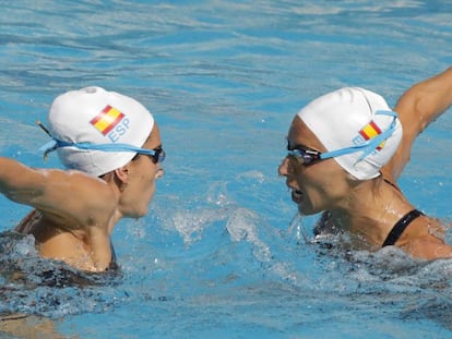 Las nadadoras Carbonell, derecha, Mengual, durante un entrenamiento en R&iacute;o.