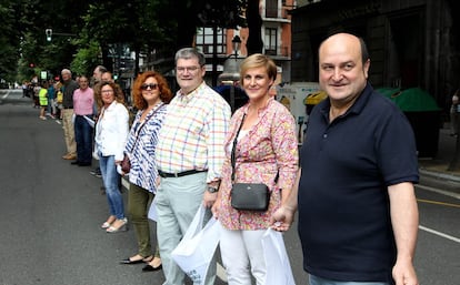 El presidente del PNV, Andoni Ortuzar junto al Corte Inglés, en Bilbao.