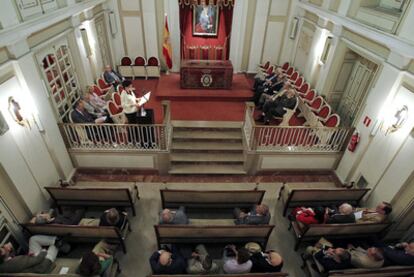 Asistentes a una conferencia, ayer en la Real Academia de la Historia.