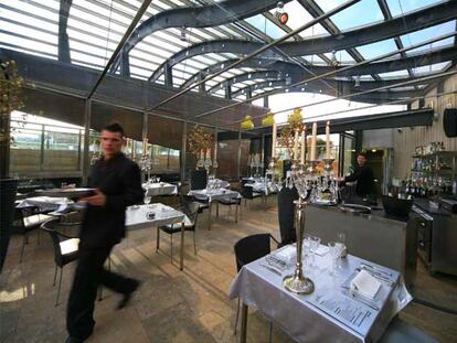 Comedor del restaurante El Cielo del Urban, en la azotea del hotel Urban, situado en el centro de Madrid.