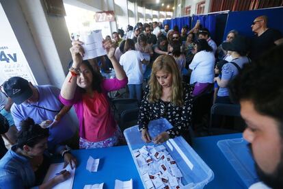 Recuento de votos en Santiago.