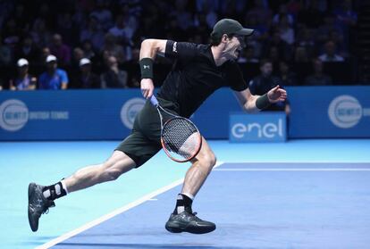 Murray esprinta durante el partido contra Nishikori.