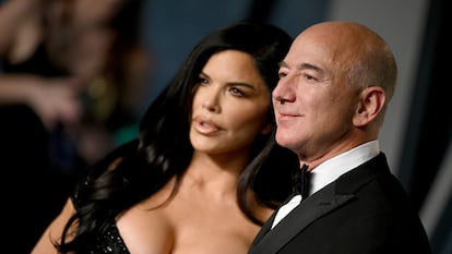 El fundador de Amazon, Jeff Bezos, con su pareja, Lauren Sánchez, en una imagen de 2023.