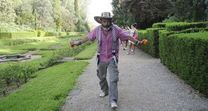 S&aacute;nchez Gordillo, en los jardines que ocup&oacute; en Hornachuelos.