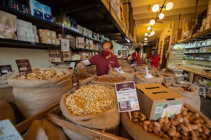 Casa Perris, un local de venta de productos a granel en el Borne.