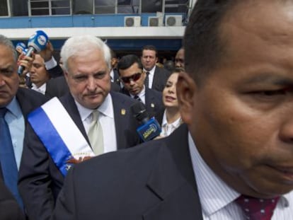 El presidente de Panam&aacute;, Ricardo Martinelli, en el centro.