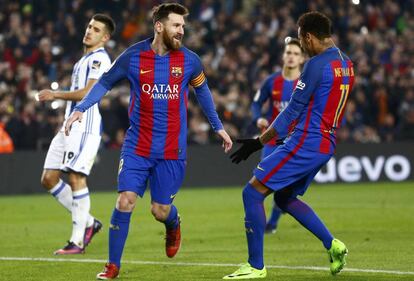 Messi celebra con Neymar el segundo gol del Barcelona
