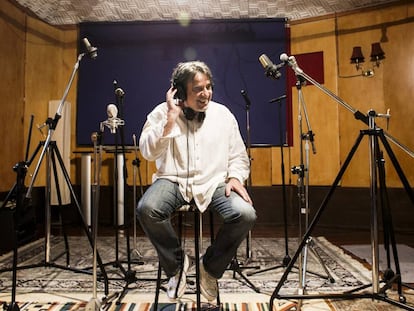 Segundo Grandío, retratado en su estudio de Galicia, donde produce discos y grabaciones de conciertos en directo que nutren su nueva plataforma.