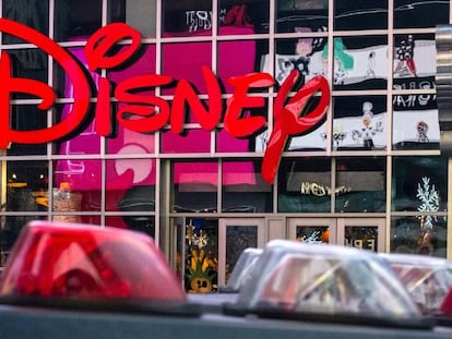 El logo de la tienda de Disney en Times Square, en Nueva York.