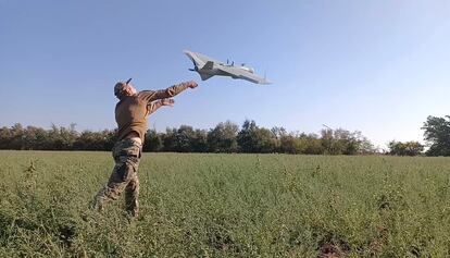 A Ukrainian soldier launches a Leleka reconnaissance drone on the Pokrovsk front on August 6.