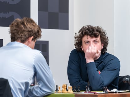 Hans Niemann, durante la partida que le ganó a Carlsen el 4 de septiembre en San Luis (Estados Unidos)