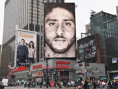 El anuncio de Nike Kapernick en Times Square.