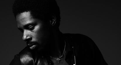 El cantante Curtis Harding.