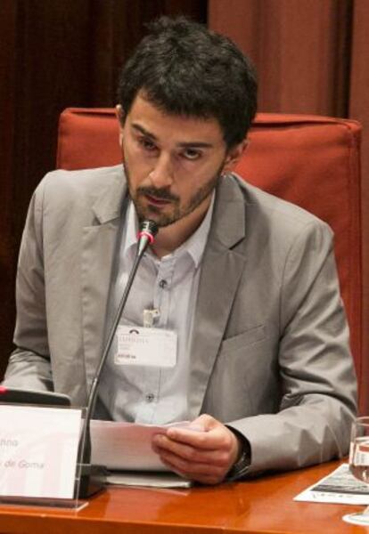 Nicola Tanno, en su comparerencia en el Parlament ante la comisión que estudió la prohibición de las pelotas de goma.