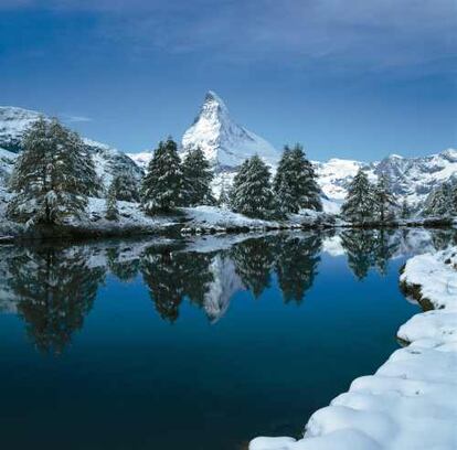 Your holiday. Switzerland. 
Winter atmosphere on Grindjisee (2334 m) in the Sunnegga-Blauherd district above Zermatt. In the background the 4478 m high Matterhorn. 

Endlich Ferien. Ihre Schweiz.
Winterstimmung am Grindjisee (2334 m) im Gebiet Sunnegga-Blauherd, oberhalb Zermatt. Im Hintergrund das 4478 m hohe Matterhorn. 

Enfin les vacances. A vous la Suisse. 
Ambiance hivernale au Grindjisee (2334 m) dans la zone de Sunnegga-Blauherd, au-dessus de Zermatt, avec le Cervin (4478 m) au fond. 

Copyright by Switzerland Tourism         Byline: swiss-image.ch/Robert Schoenbaechler